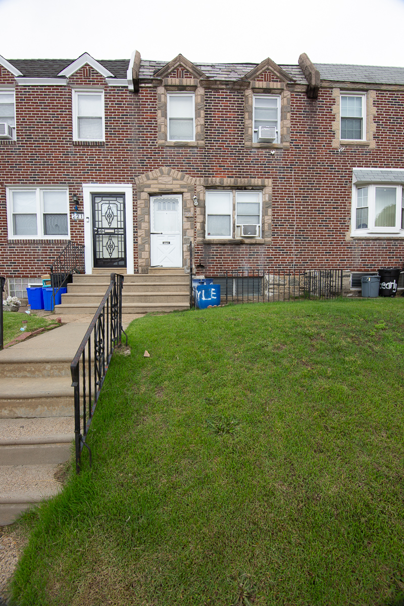 223 Stearly St Phila PA 19111-25